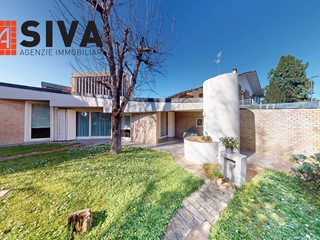 Villa in Vendita a Ravenna, 640'000€, 266 m²