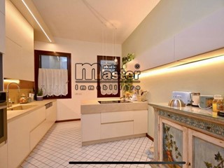 Appartamento in Vendita a Treviso, 550'000€, 140 m²