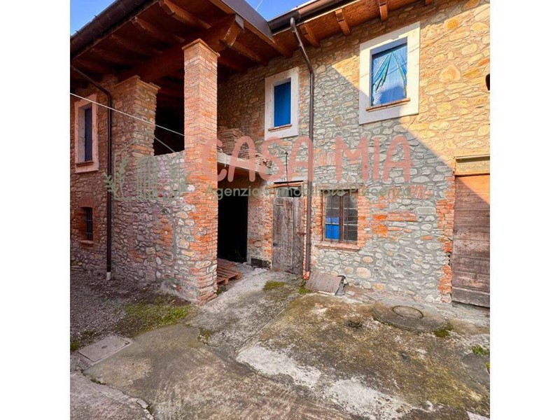 Casa Semi Indipendente in Vendita a Rivergaro, 70'000€, 150 m²