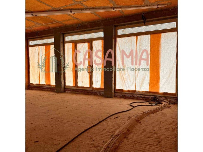Negozio in Vendita a Gragnano Trebbiense, 60'000€, 115 m²