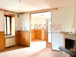 Casa Semi Indipendente in Vendita a Agazzano, 23'000€, 189 m²