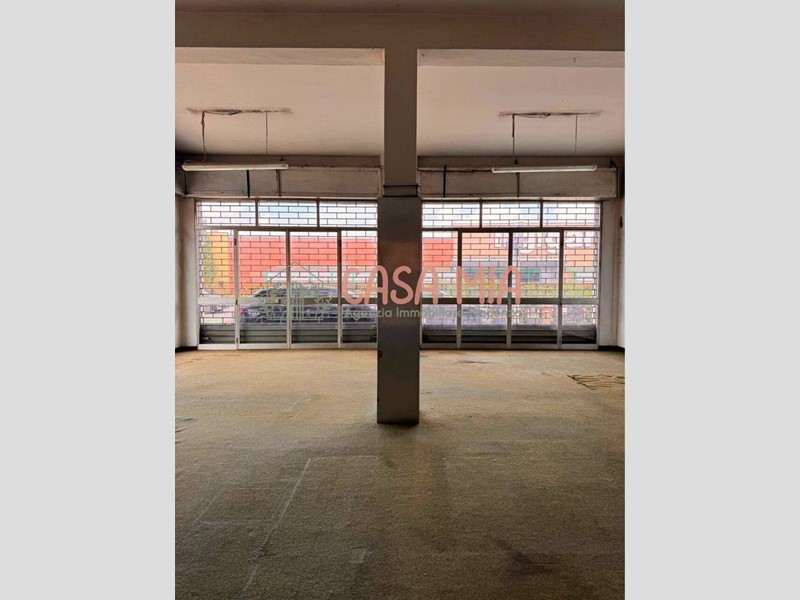 Negozio in Vendita a Rottofreno, 165'000€, 160 m²