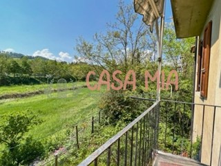 Casa Semi Indipendente in Vendita a Piozzano, 95'000€, 331 m²