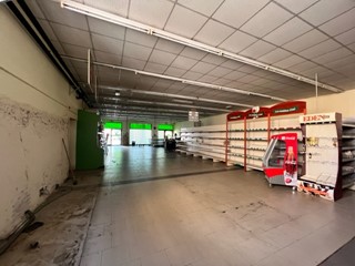 Immobile commerciale in Affitto a Fiorenzuola d'Arda, 2'950€, 787 m²