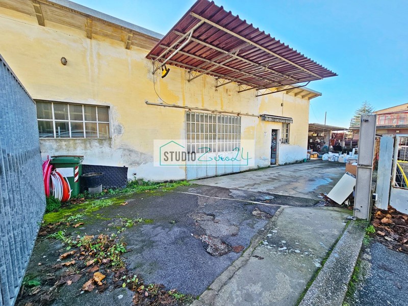 Immobile commerciale in Vendita a Massarosa, 80'000€, 130 m²