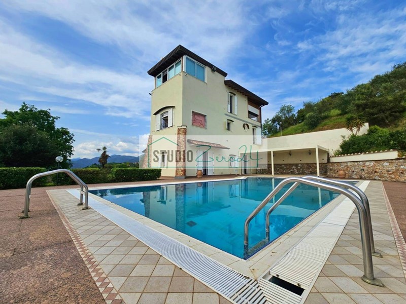 Villa in Vendita a Massarosa, 2'900'000€, 200 m²
