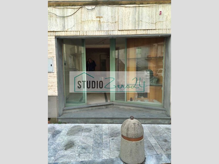Immobile commerciale in Vendita a Massarosa, 79'000€, 80 m²