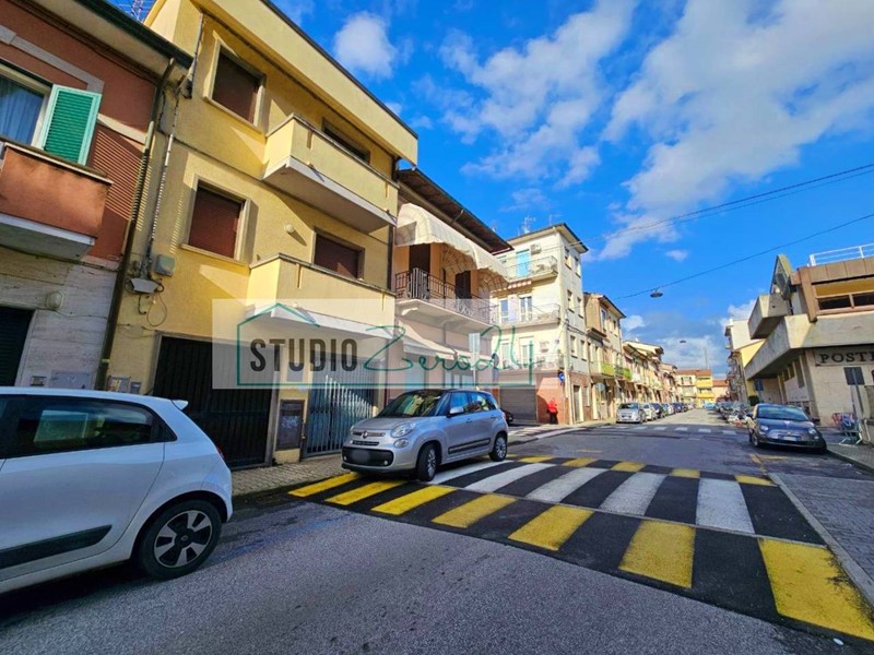 Quadrilocale in Vendita a Viareggio, 319'000€, 65 m², con Box