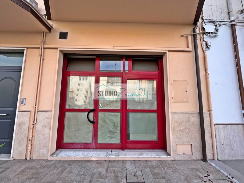 Immobile commerciale in Vendita a Viareggio, 139'000€, 200 m²
