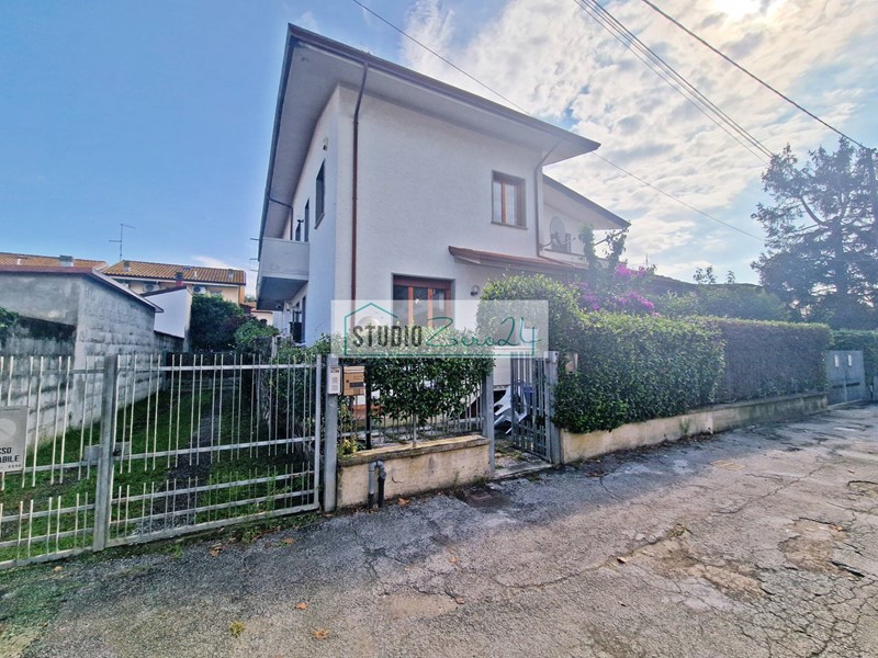 Casa Semi Indipendente in Vendita a Viareggio, 259'000€, 135 m²