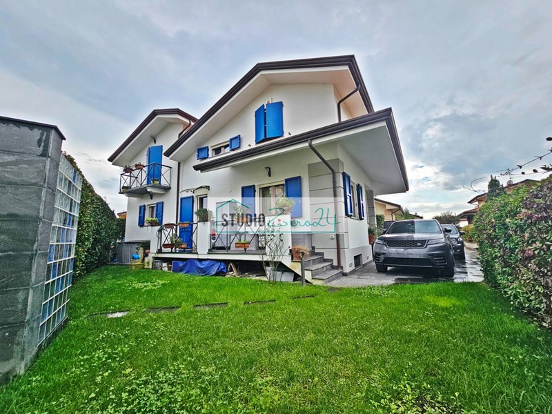 Villa in Vendita a Massarosa, 395'000€, 180 m²