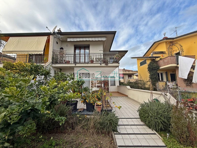 Casa Semi Indipendente in Vendita a Massarosa, 215'000€, 140 m², con Box