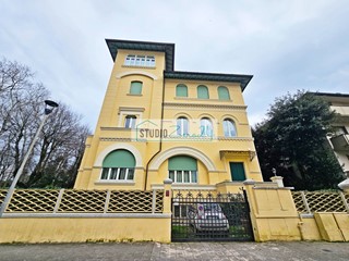 Appartamento in Vendita a Viareggio, 695'000€, 110 m²
