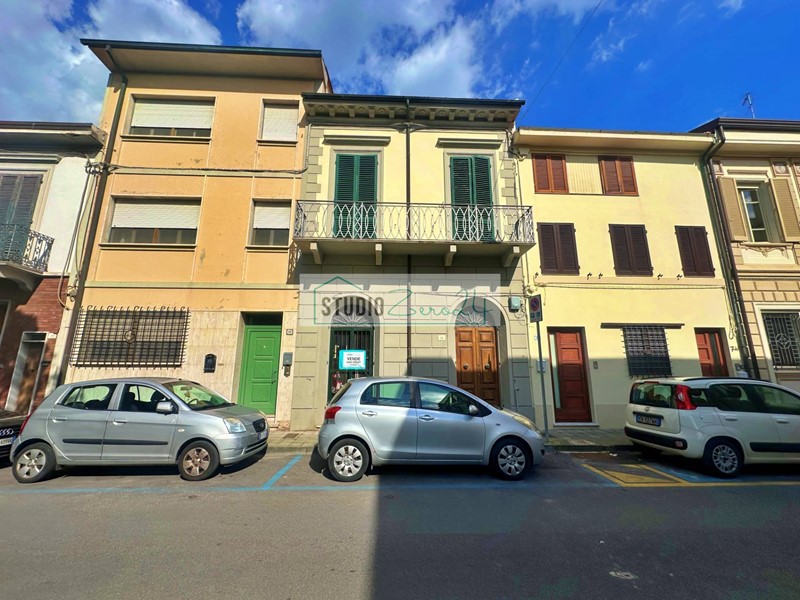 Casa Semi Indipendente in Vendita a Viareggio, 490'000€, 182 m²