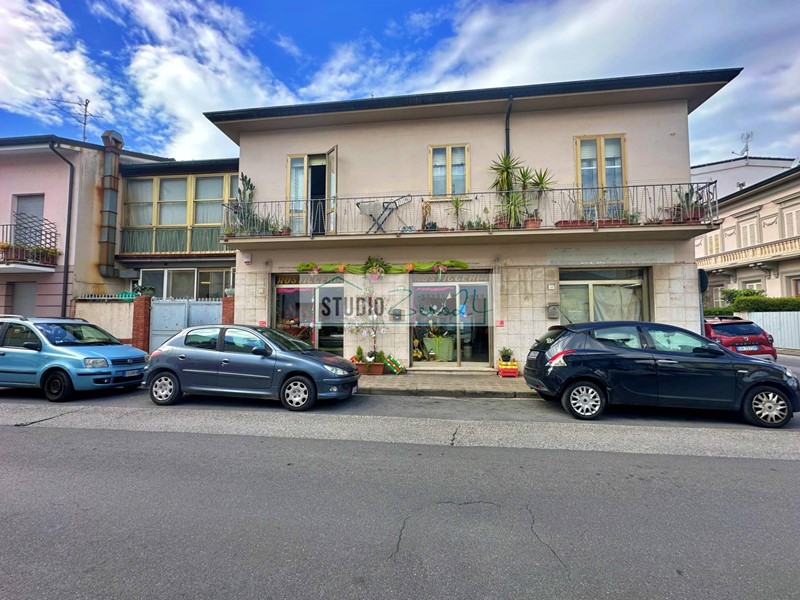 Appartamento in Vendita a Viareggio, 510'000€, 270 m²