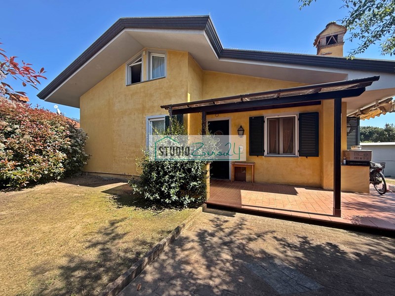 Casa Indipendente in Vendita a Massarosa, 280'000€, 110 m², con Box