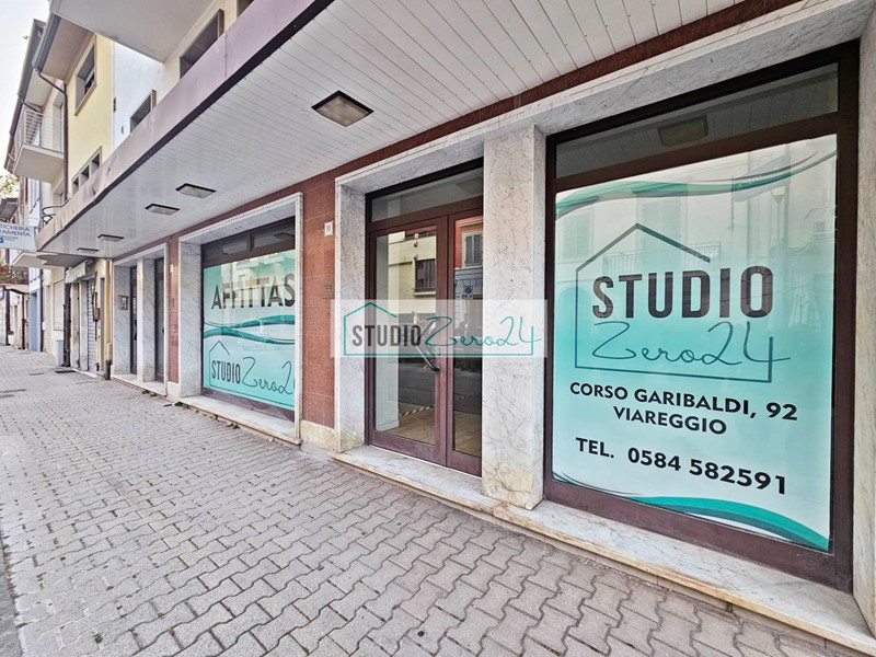 Negozio in Affitto a Viareggio, 2'200€, 180 m²