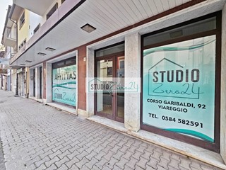 Negozio in Affitto a Viareggio, 2'200€, 180 m²
