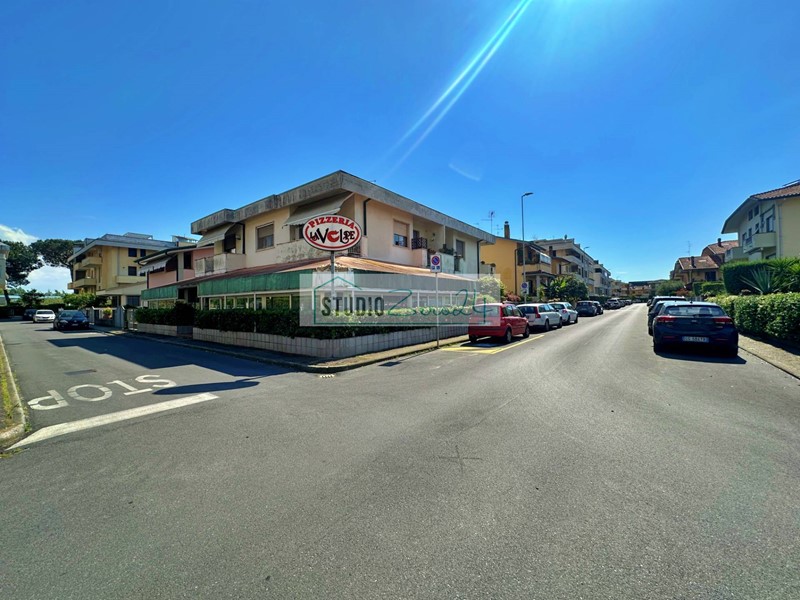 Immobile commerciale in Vendita a Viareggio, 295'000€, 230 m²