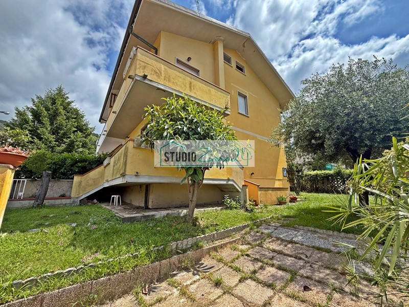 Casa Semi Indipendente in Vendita a Massarosa, 289'000€, 140 m²