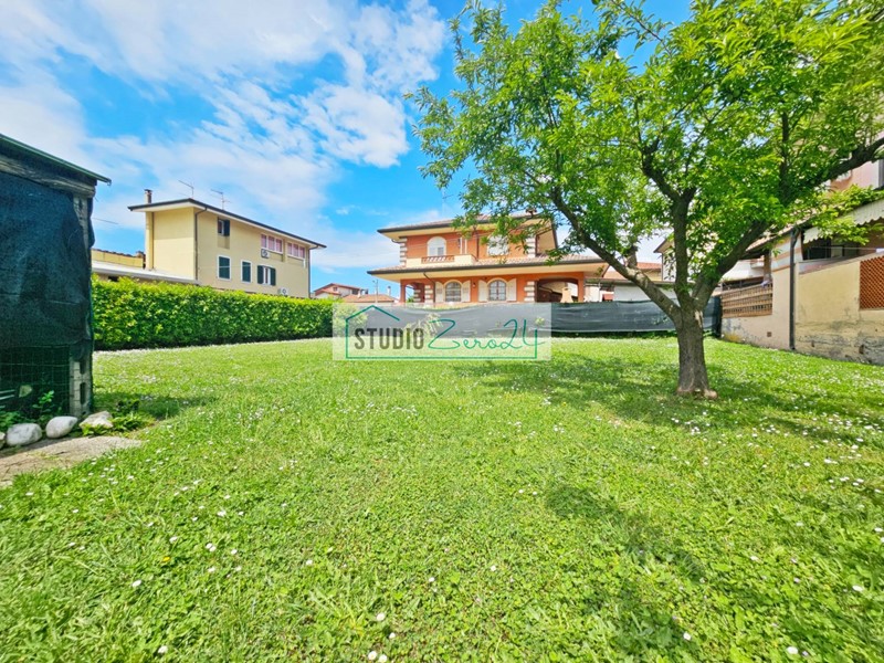 Terreno edificabile in Vendita a Massarosa, 120'000€, 590 m²