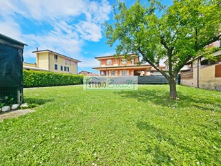 Terreno edificabile in Vendita a Massarosa, 120'000€, 590 m²