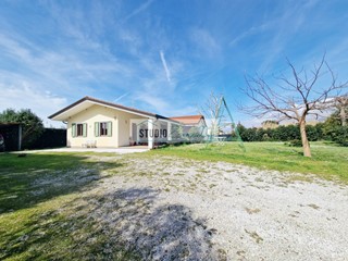 Villa in Vendita a Camaiore, 480'000&euro;, 170 m²