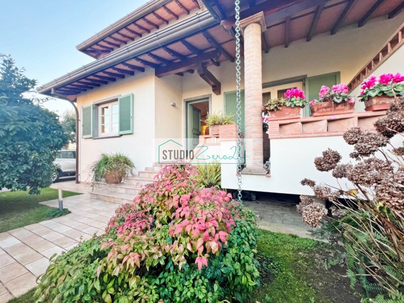Casa Semi Indipendente in Vendita a Camaiore, 695'000&euro;, 240 m²