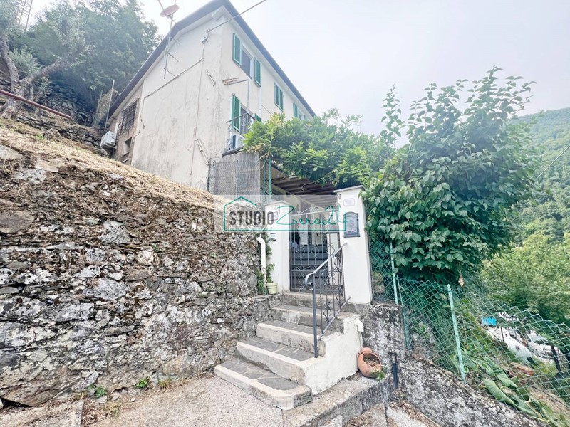Casa Indipendente in Vendita a Camaiore, 229'000&euro;, 175 m²