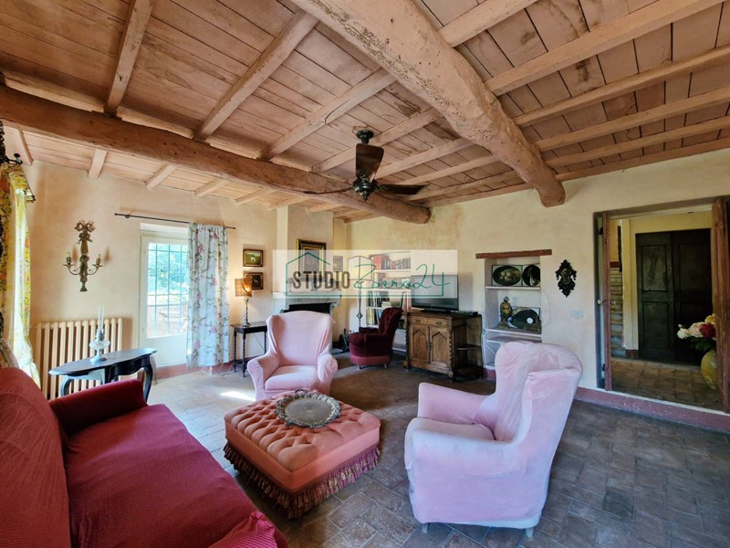 Villa in Vendita a Camaiore, 1'450'000&euro;, 396 m²