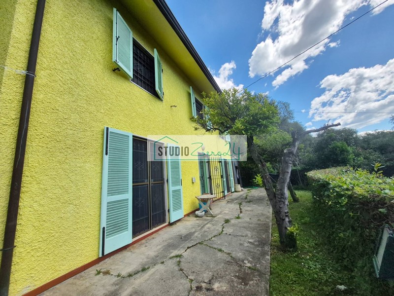 Villa in Vendita a Camaiore, 420'000&euro;, 131 m²