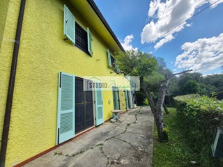 Villa in Vendita a Camaiore, 420'000&euro;, 131 m²