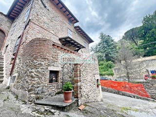 Rustico in Vendita a Camaiore, 179'000&euro;, 180 m²