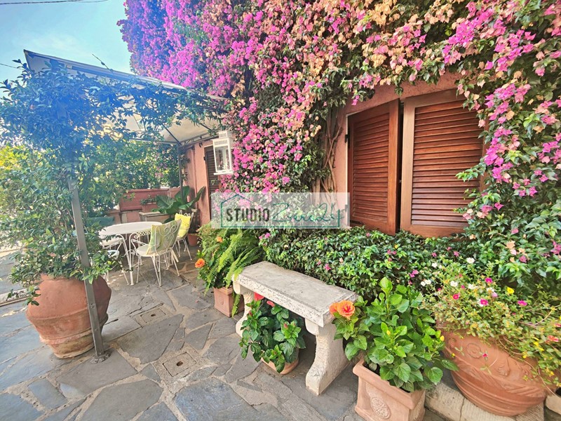 Villetta a schiera in Vendita a Seravezza, 300'000&euro;, 200 m²