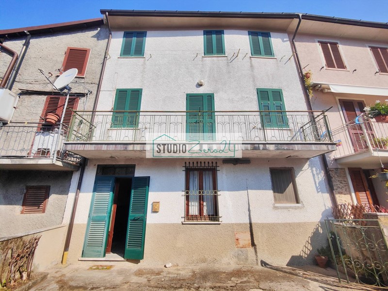 Casa Semi Indipendente in Vendita a Stazzema, 110'000€, 190 m²
