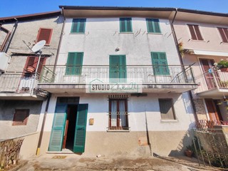 Casa Semi Indipendente in Vendita a Stazzema, 110'000€, 190 m²