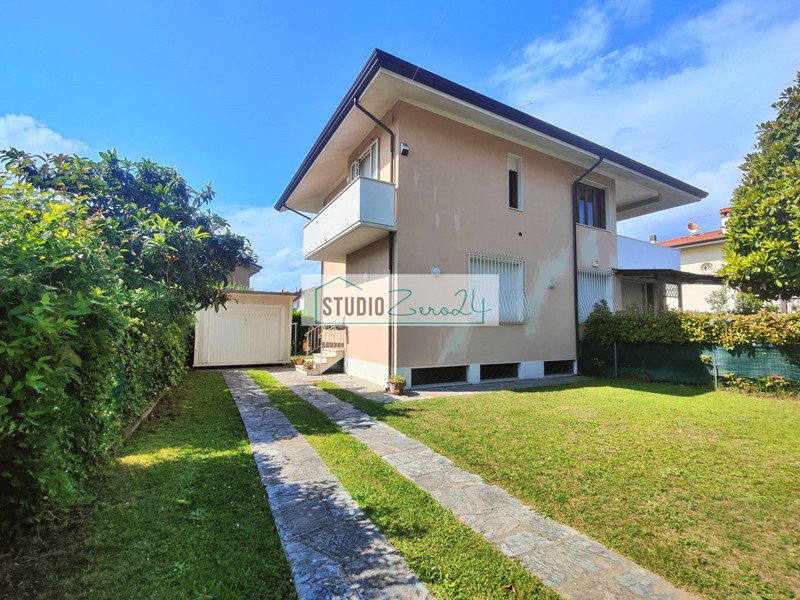 Casa Semi Indipendente in Vendita a Pietrasanta, 580'000€, 140 m²