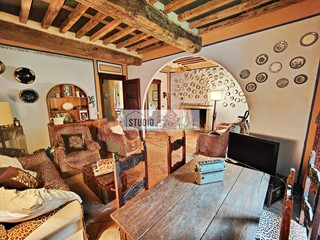 Casa Semi Indipendente in Vendita a Stazzema, 190'000€, 280 m²