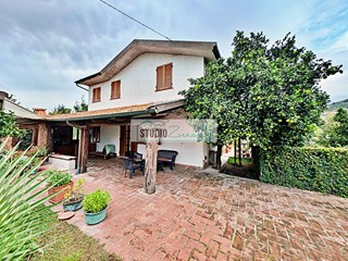 Casa Semi Indipendente in Vendita a Pietrasanta, 515'000€, 105 m²