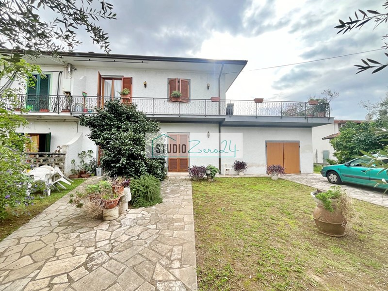 Casa Semi Indipendente in Vendita a Seravezza, 500'000&euro;, 200 m²