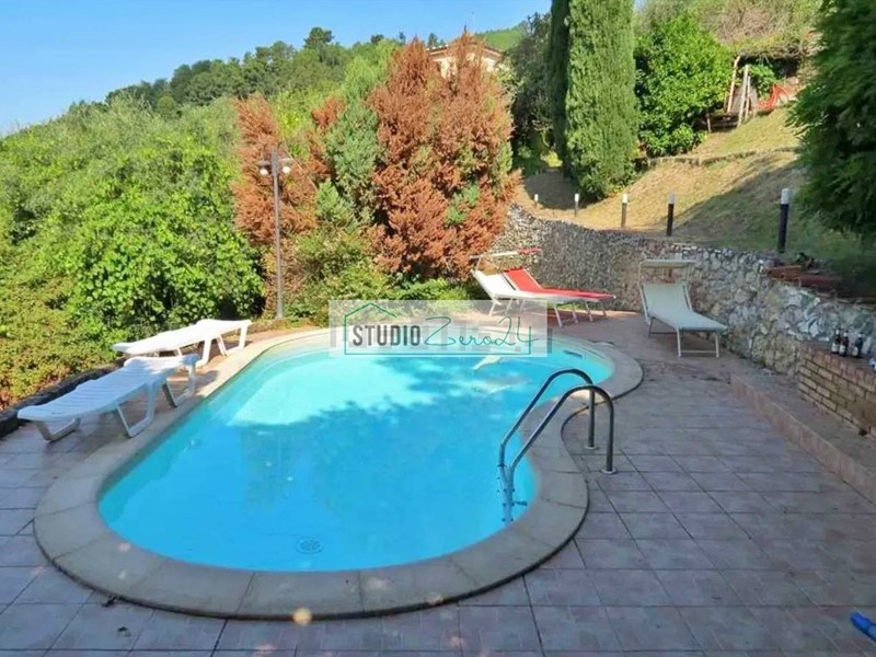 Casa Semi Indipendente in Vendita a Pietrasanta, 450'000€, 130 m²