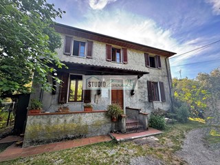 Casa Indipendente in Vendita a Seravezza, 450'000€, 240 m²