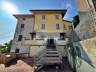 Casa Semi Indipendente in Vendita a Pietrasanta, 180'000€, 200 m²