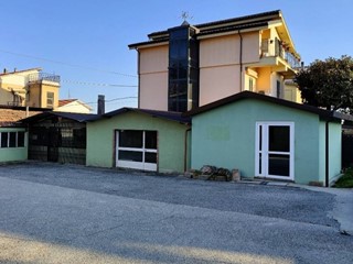 Immobile commerciale in Affitto a Amelia, 600€, 100 m²