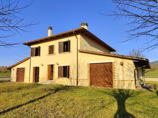 Villa in Vendita a Alviano, 180'000€, 289 m²