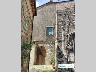 Bilocale in Vendita a Amelia, 58'000€, 117 m²