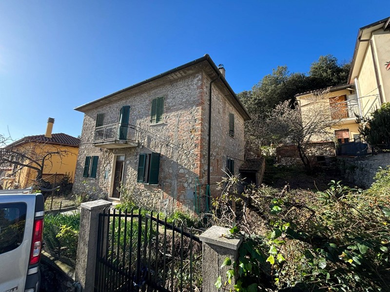 Casa Indipendente in Vendita a Amelia, 65'000€, 114 m²