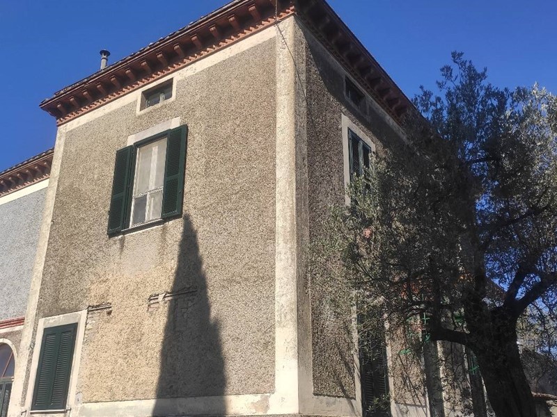 Villa in Vendita a Amelia, 360'000€, 286 m²