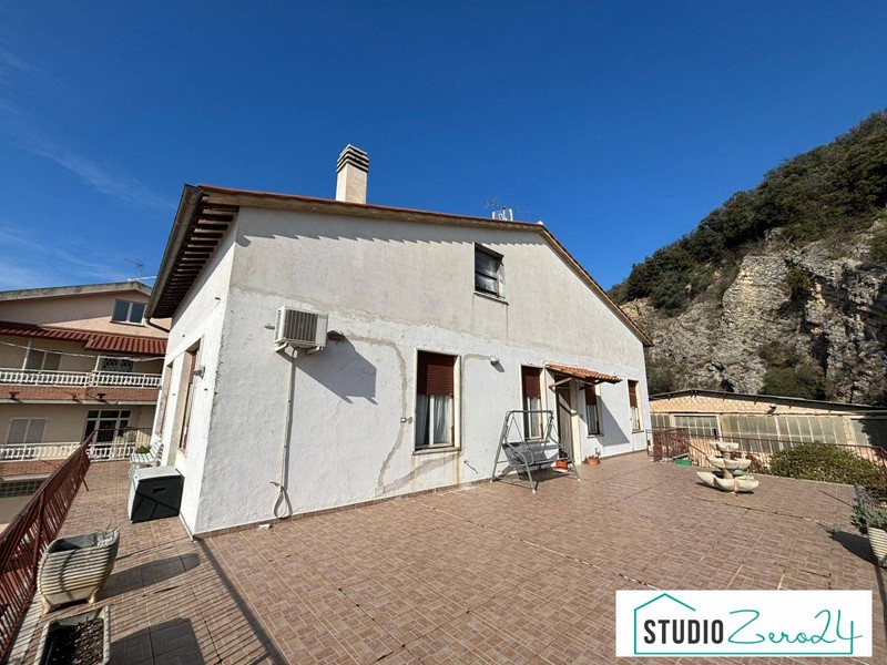 Appartamento in Vendita a Amelia, 110'000€, 362 m²