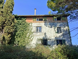 Rustico in Vendita a Amelia, 165'000€, 1700 m²
